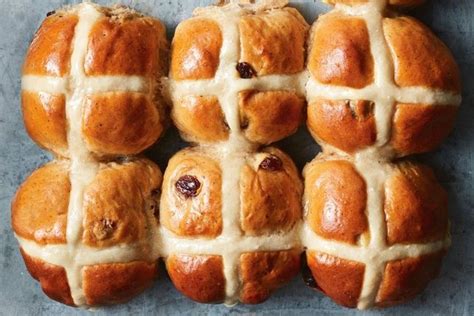 Are hot cross buns a traditional Easter treat in all countries?